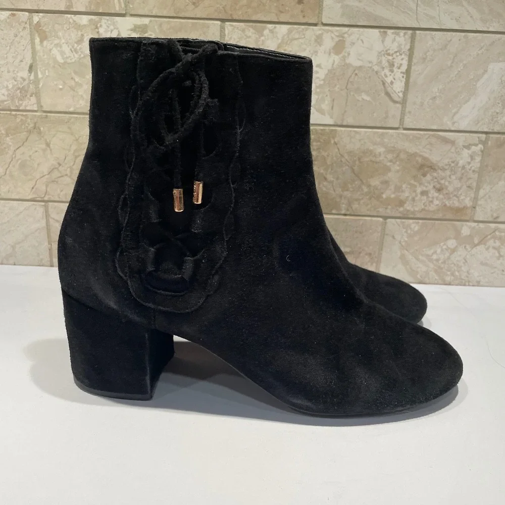 Cole Haan Black Suede Block Heel Ankle Boots Scalloped Lace Detail Size 9B‎